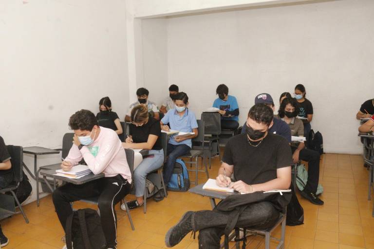 Dan alumnos la bienvenida al nuevo ciclo escolar 2022-2023