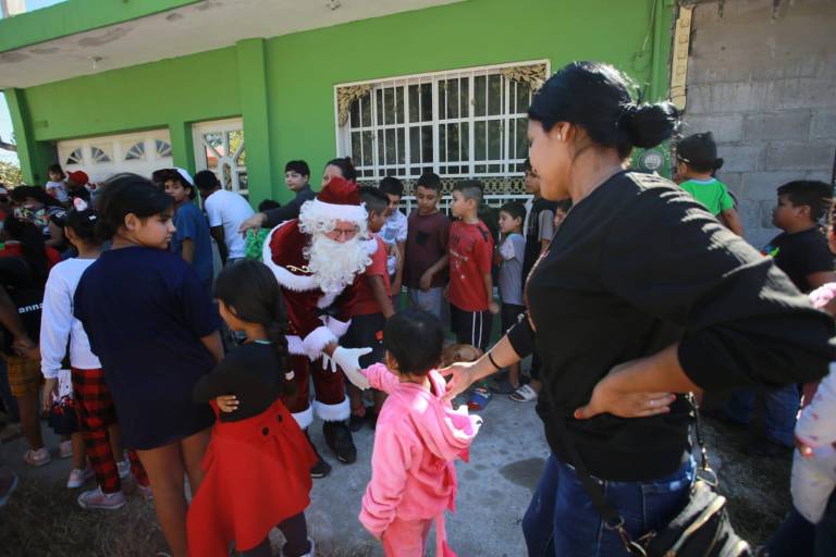 Reparte DIF Mazatlán apoyos a cerca de 600 familias, entre cenas y dulces