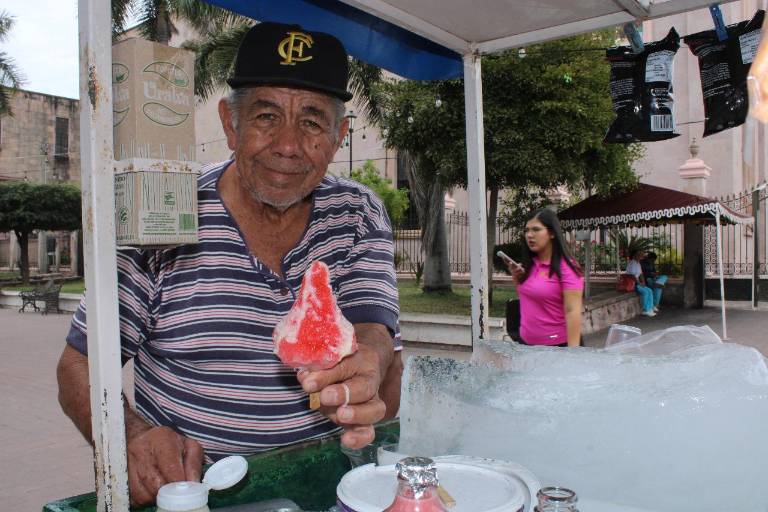 Don Roberto, un ícono del ‘pirulí’ en Escuinapa