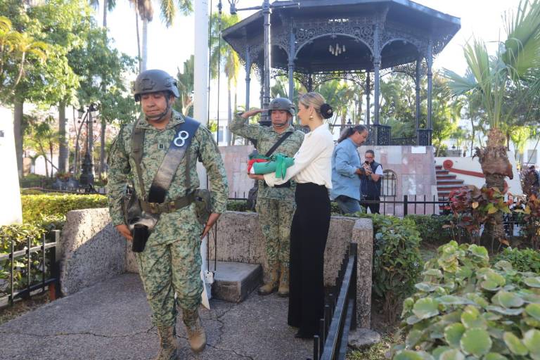 Conmemoran en Mazatlán el 108 aniversario de la Constitución de 1917
