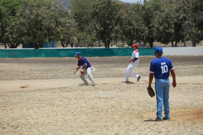 Arranca nueva temporada de Beisbol 60 Años y Más, en Chololos