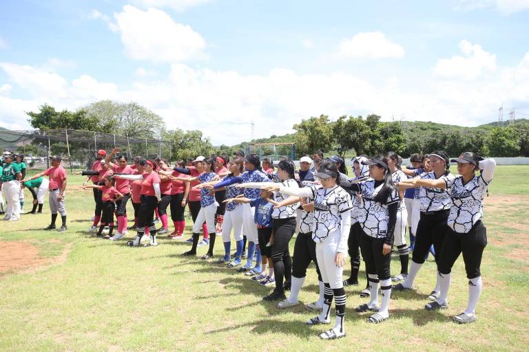 Estrecha lazos de amistad Club Chololos con cuadrangular de softbol
