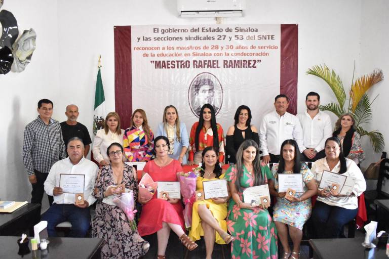 En Elota, reconoce Alcaldesa a maestros por su labor