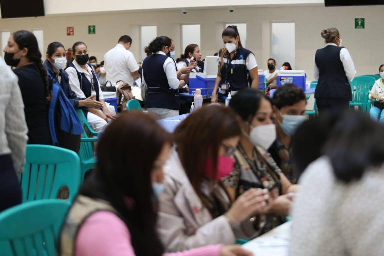 Este miércoles vacunarán a adolescentes, refuerzo a menores y adultos mayores, así como rezagados, en Mazatlán