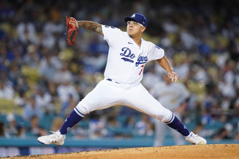 Julio Urías carga con la derrota y los Dodgers están contra las cuerdas ante Bravos