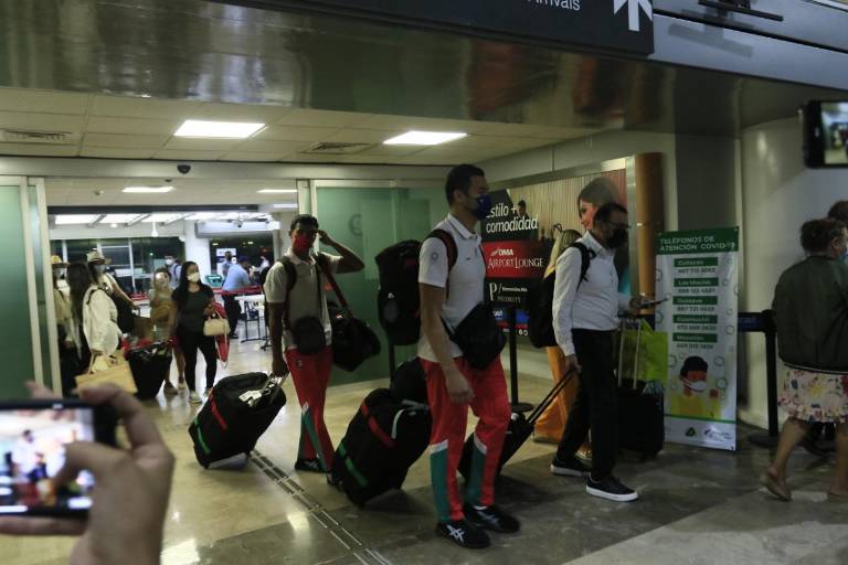 Josué Gastón Gaxiola y José Luis Rubio son recibidos por amigos y familiares en Culiacán tras participar en Tokio 2020