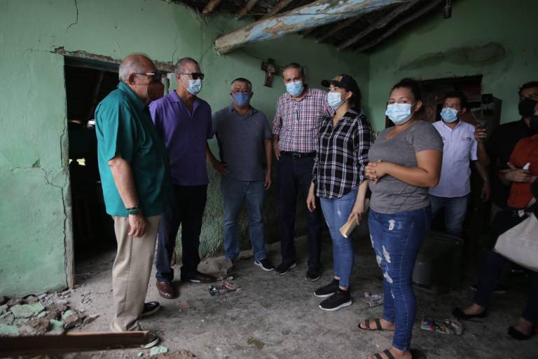 ‘Entonces, ¿a qué vinieron?’, le cuestionan a Quirino y al Químico en el poblado La Cofradía