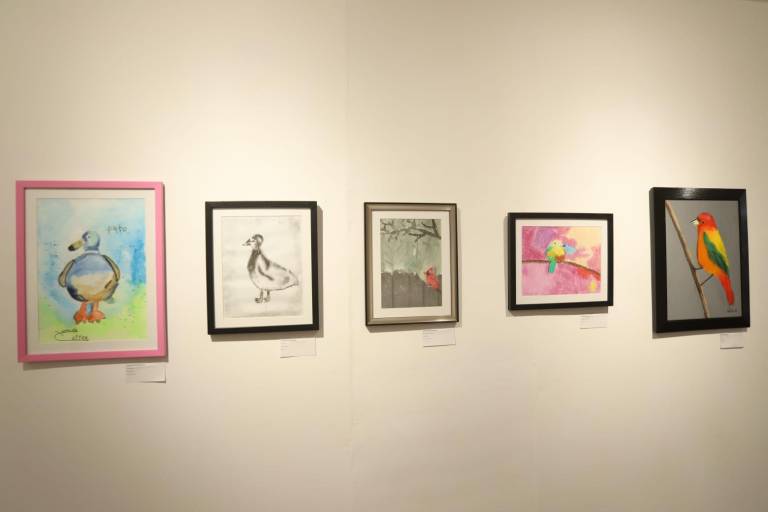 Plasman pequeños su ‘huella’ en el arte