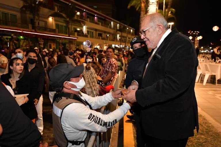 Piden revocación de mandato del Alcalde de Mazatlán por evento masivo de Año Nuevo