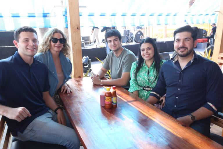 Se inaugura El Muchacho Alegre en la Zona Dorada de Mazatlán