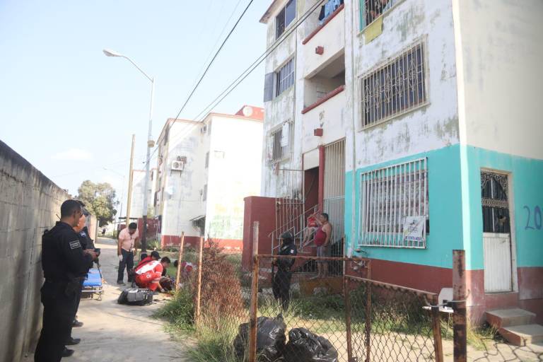 Cae joven desde un cuarto piso en El Conchi, en Mazatlán