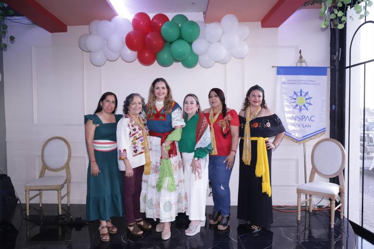 Damas de ANSPAC Mazatlán celebran la Revolución Mexicana con una convivencia