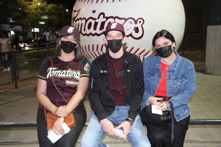 En la casa guinda se vive la pasión del beisbol en la Serie Final