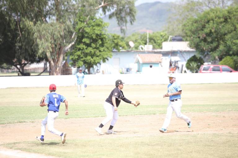 Herrería Lizárraga se lleva todos los honores en beisbol del Chololos