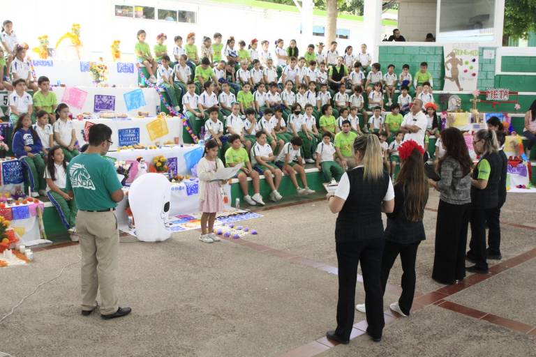 Realiza el Instituto Senda su tradicional concurso de altares en el Día de Muertos