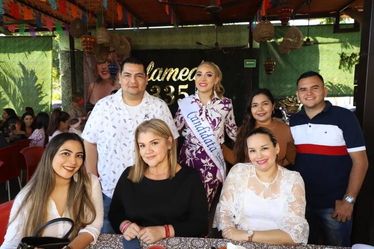 Alina Zataráin preside desayuno por su candidatura a Reina del Carnaval de Mazatlán