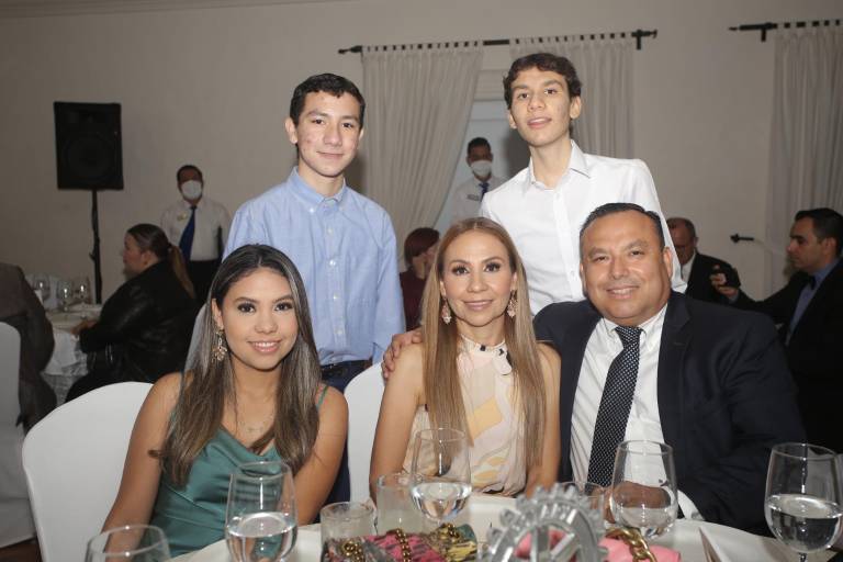 Martín Sánchez toma el mando de Club Rotario Mazatlán Norte