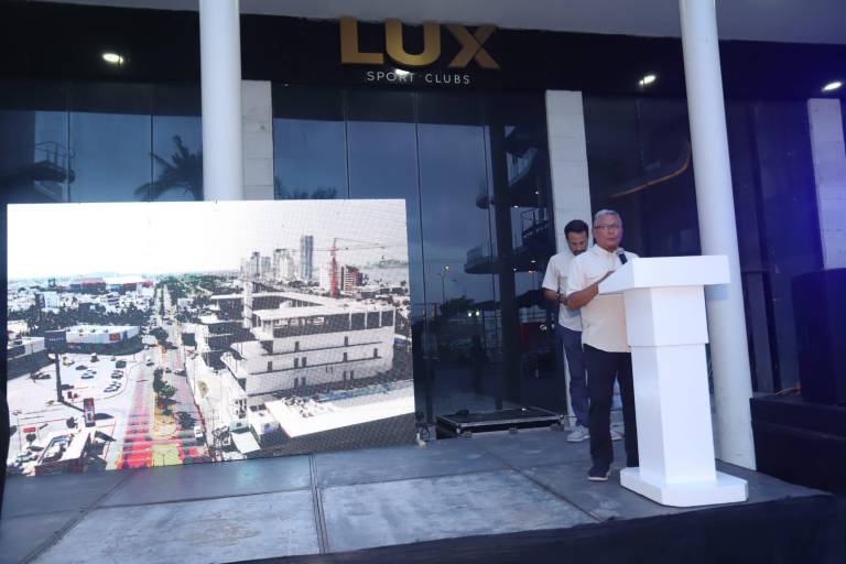 Presentan avances de plaza comercial Punto Laguna
