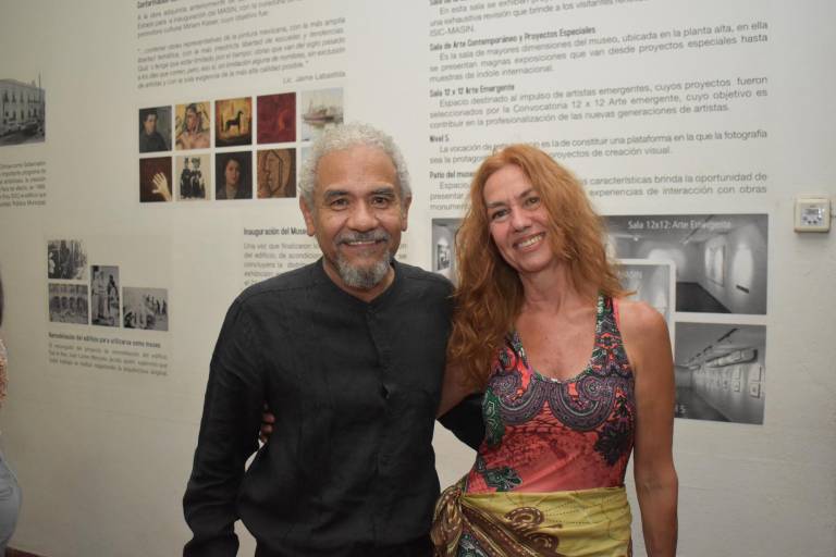 Admiran sinaloenses la exposición ‘Algo a donde sea’ del artista Alejandro Mojica