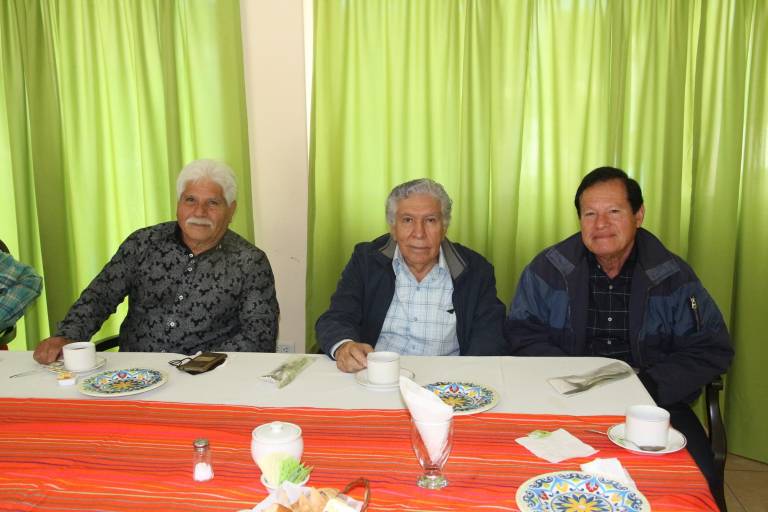 Brindan por su amistad de antaño