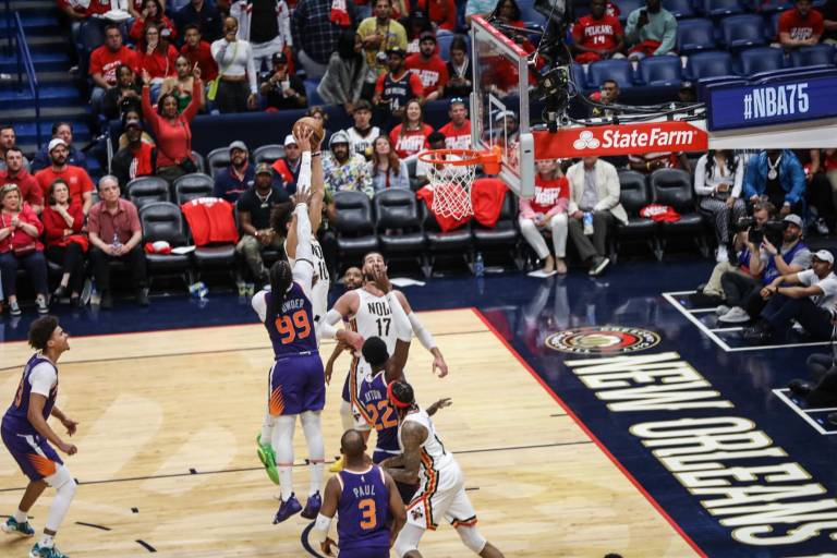 Nueva Orlenas supera a Phoenix para igualar la postemporada de la NBA