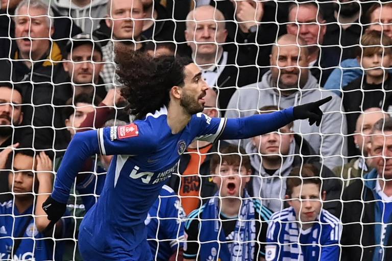 Chelsea alcanza semifinales de Copa tras sufrir contra Leicester