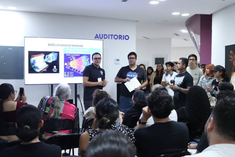 Disfrutan mazatlecos del espacio en ‘Noche de las Estrellas’