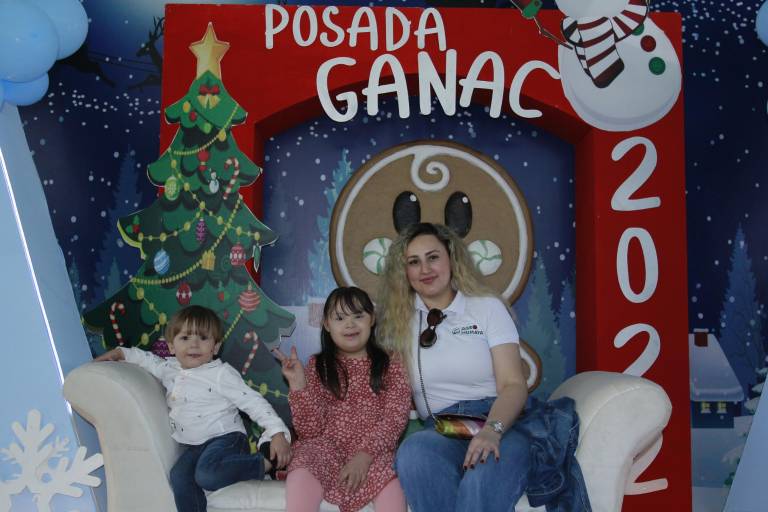 Celebra Ganac su tradicional posada navideña