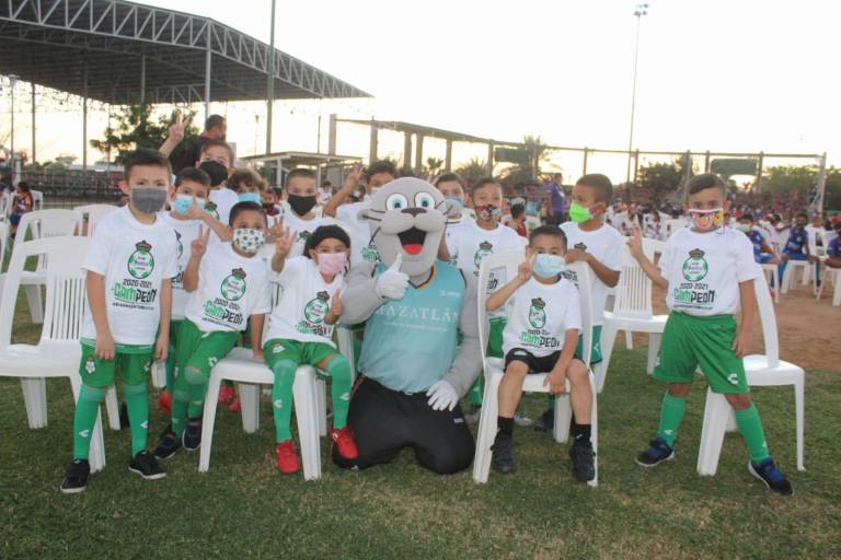 Liga Imdem de Futbol baja su telón con ceremonia de premiación