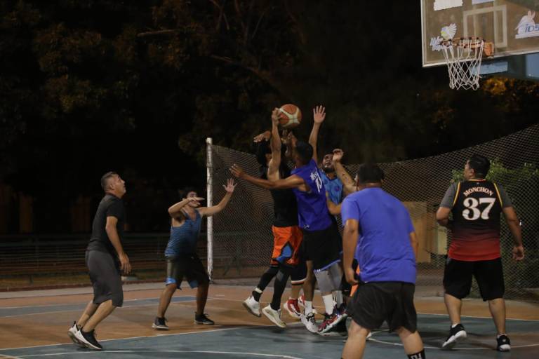 Telmex derrota con amplio margen a Hospital Marina en Liga Empresarial, de Mazatlán