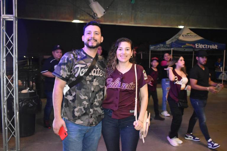 Festejan sinaloenses el inicio de la Temporada de Beisbol 2023-2024