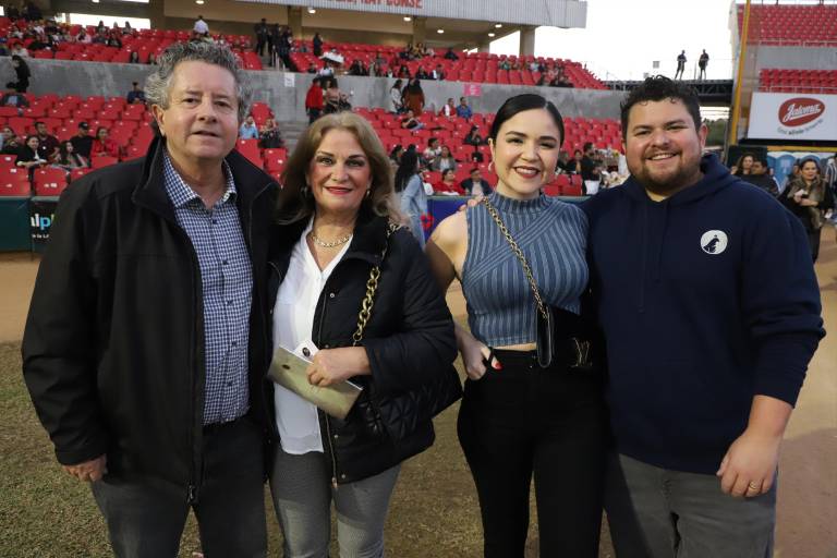 Alejandra I recibe sus atributos reales como Reina del Carnaval de Mazatlán 2023