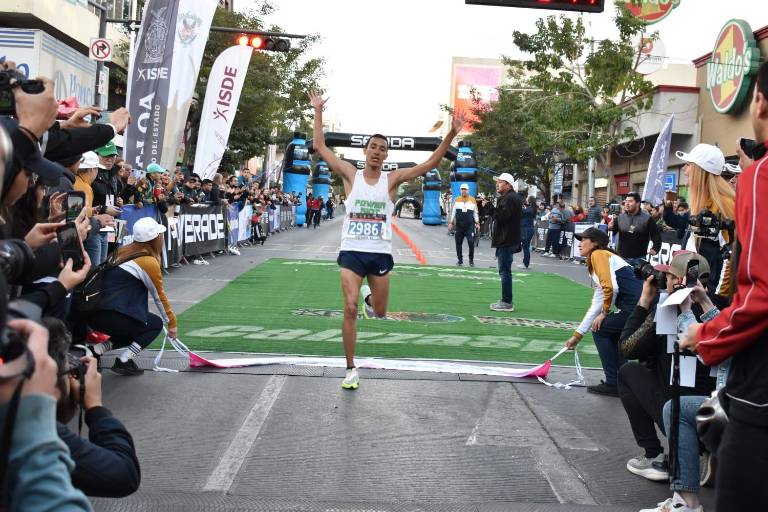 Sinaloenses Leyva y Ayala ganan los 5K del Maratón Internacional de Culiacán