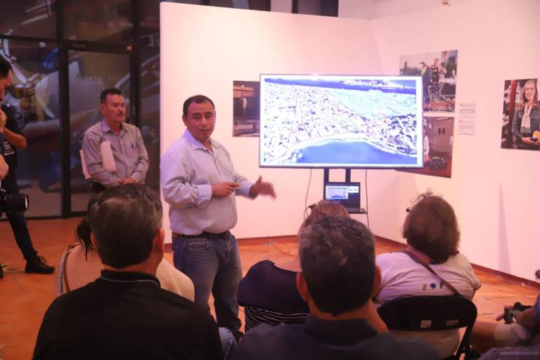 Presentan proyecto para evitar que aguas negras afecten a vecinos de Colector Roosevelt