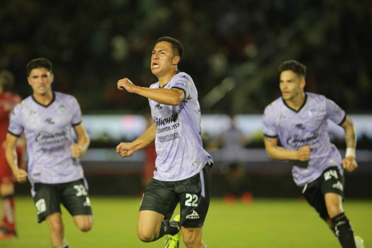 Mazatlán hace su Carnaval con primer triunfo del torneo