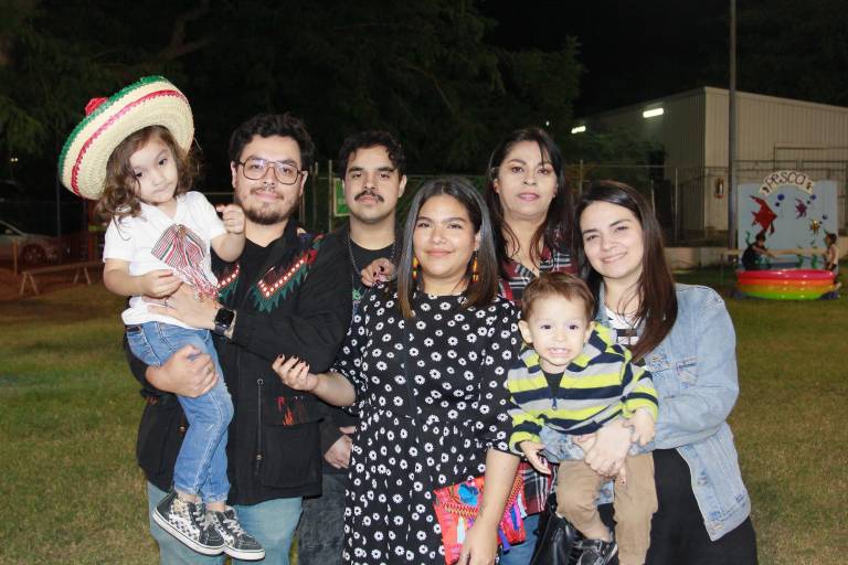 Disfruta la Escuela Activa Integral una divertida noche mexicana