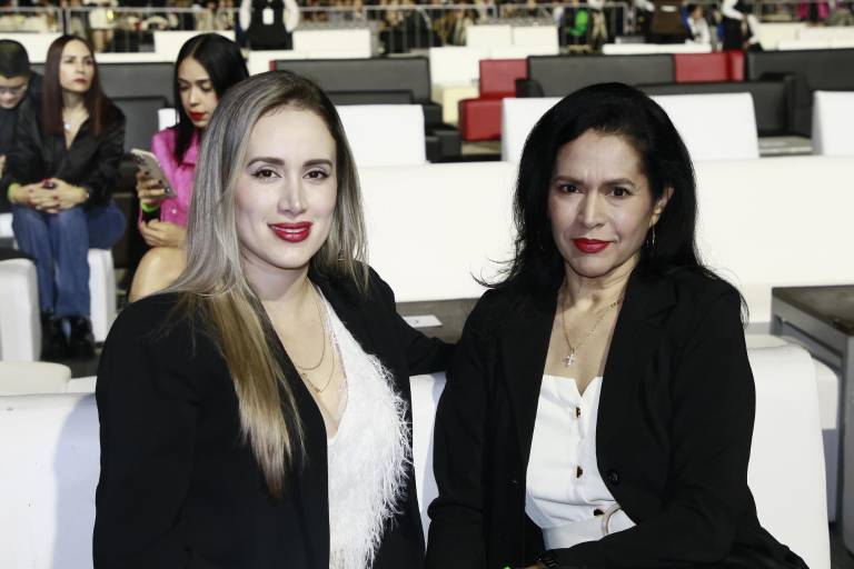 Cantan y bailan sinaloenses junto a Christian Nodal en su concierto en Culiacán