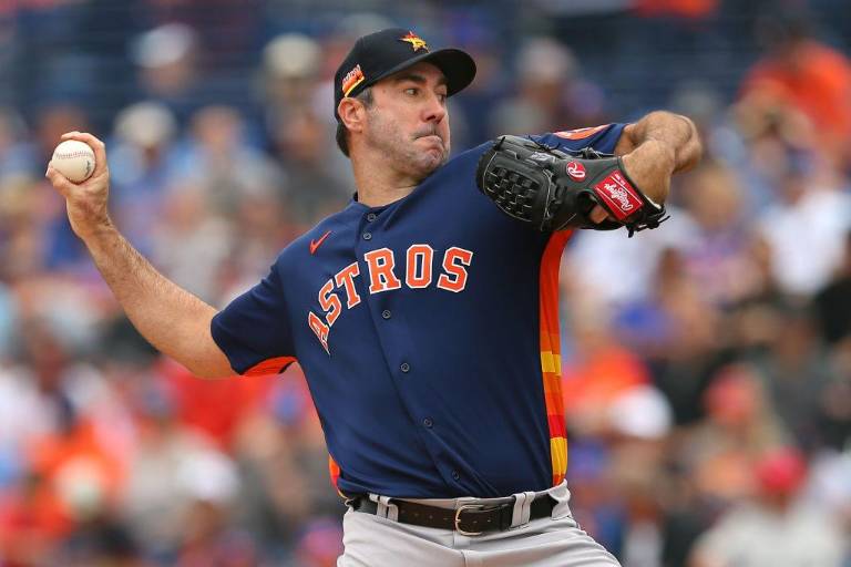 Justin Verlander tira por primera vez desde cirugía
