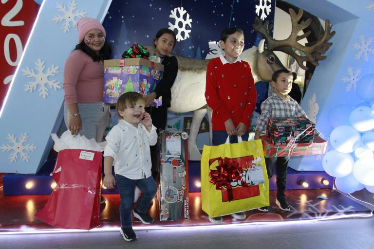 Celebra Ganac su tradicional posada navideña