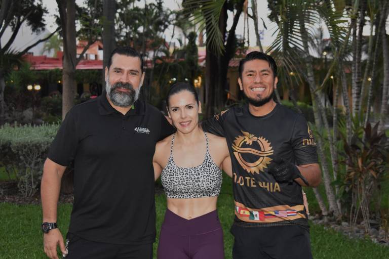 Disfrutan miembros de Ludus Magnus y FIAMA de una sesión de acondicionamiento masivo