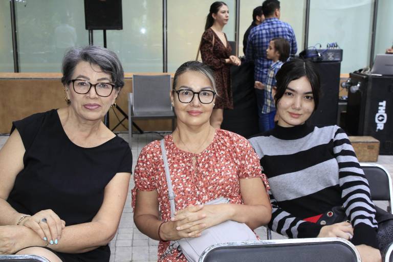 Clientes de Cimaco Culiacán asisten a la pasarela ‘Ceiba Summer Trends’