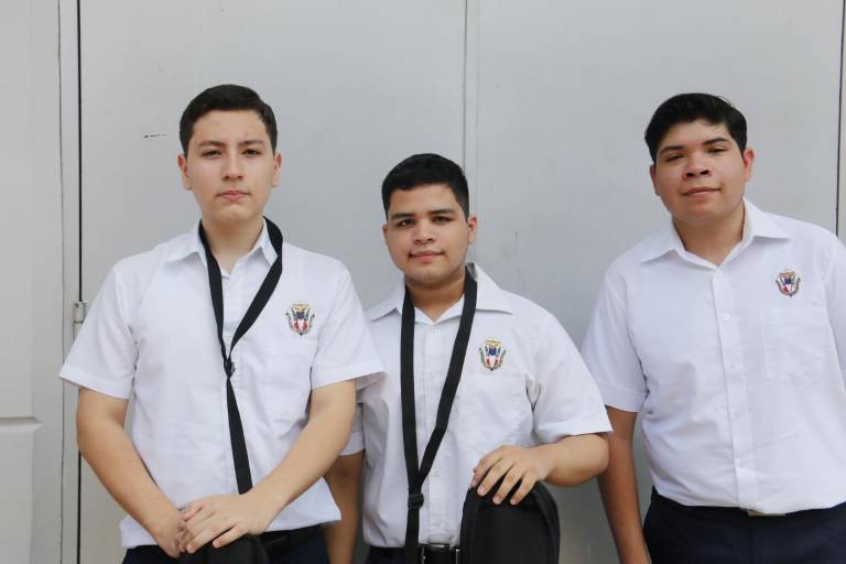 Alumnos del Instituto América dicen adiós a la secundaria