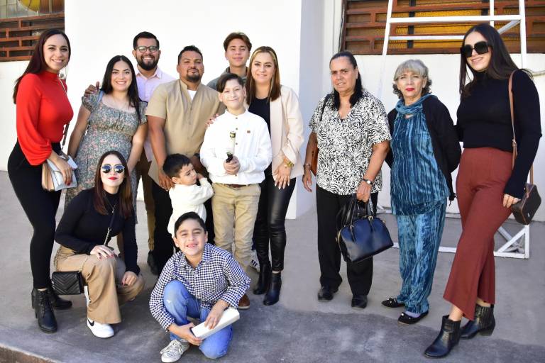 Recibe su Primera Comunión Santiago Medina Mendoza