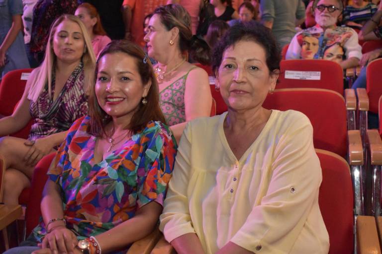 Vibra el público con el espectáculo ‘Sinaloa, tierra fértil de danzantes’