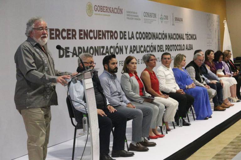 Hay en México más de 50 mil cuerpos sin identificar, señala Encinas