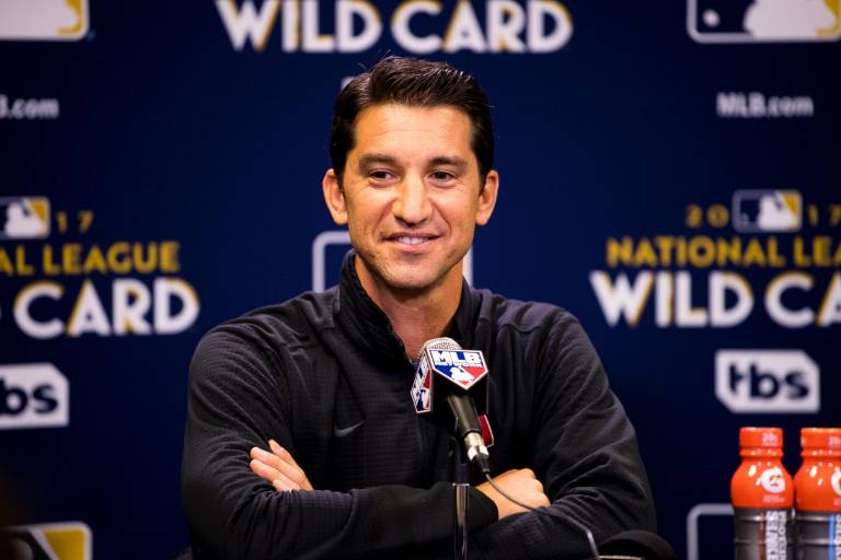 Dbacks extienden contrato de su Gerente General a Mike Hazen