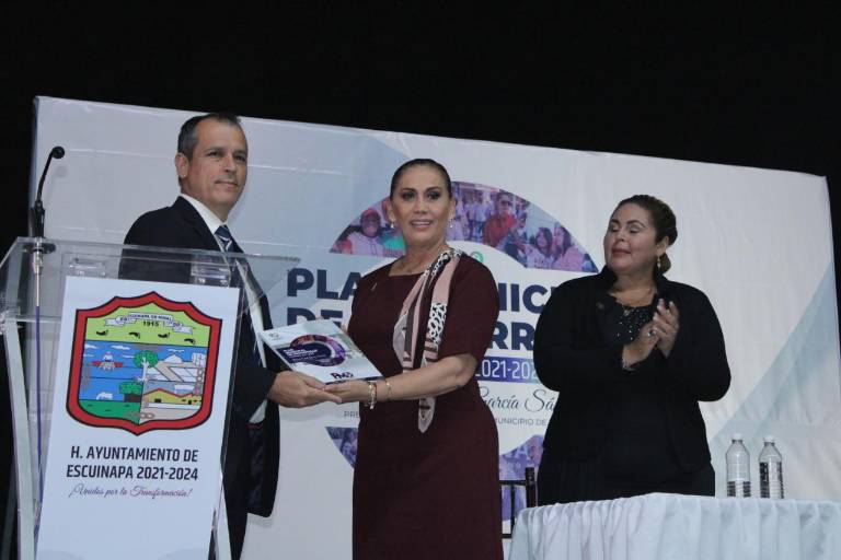 Alcaldesa de Escuinapa presenta su Plan Municipal de Gobierno