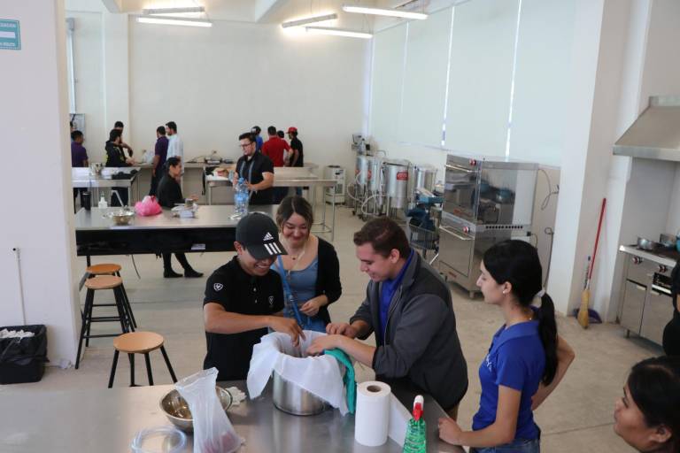 Sectur Sinaloa concluye taller de cerveza artesanal en la UPMyS