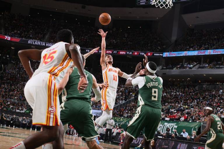 Un Trae Young sensacional le da la victoria a Atlanta Hawks en la fortaleza de Milwaukee Bucks