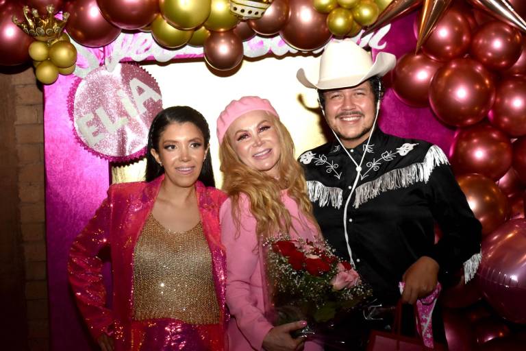 Celebra Rosa Elia Chávez con Barbie un ¡Feliz Cumpleaños!